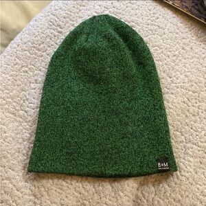 B+M beanie